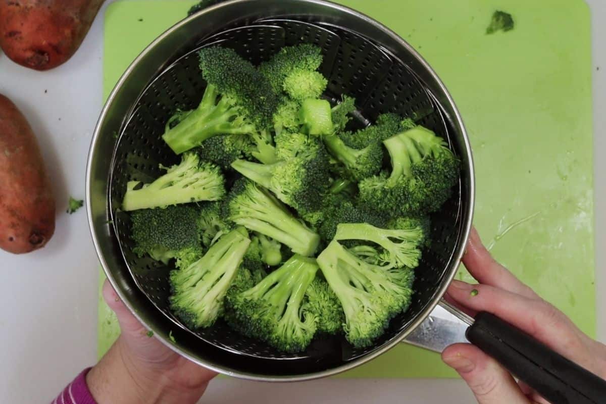 pot with steamer insert and chopped broccoli