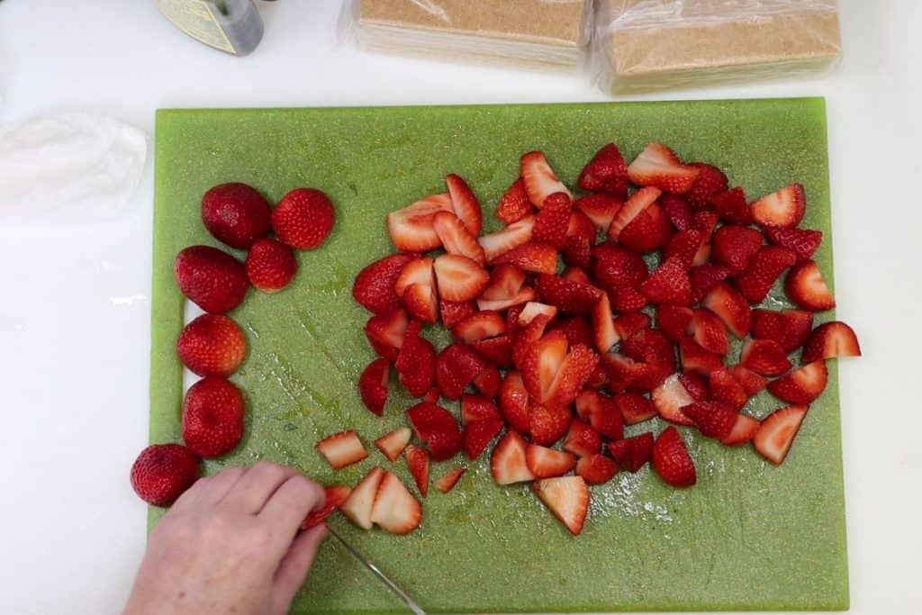 strawberry love pie: cut strawberries into quarters