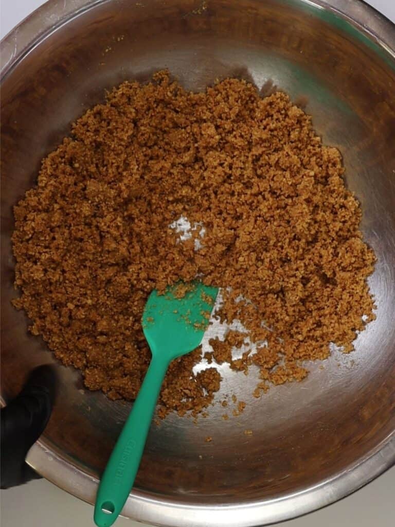easy graham cracker crust: mix graham cracker crumbs, sugar and butter together until it looks like this