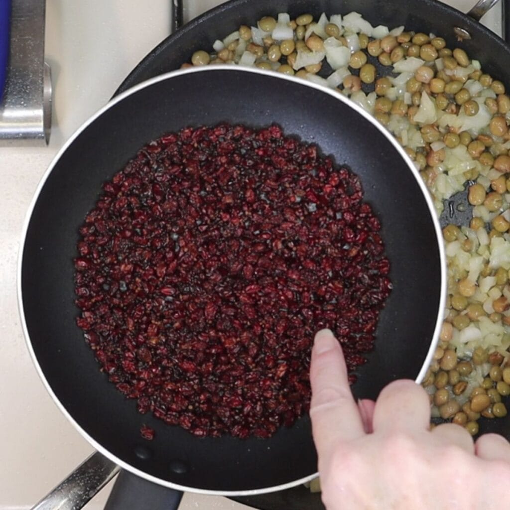 cooking barberries with water and sugar
